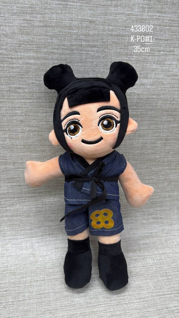 ZOEY (GUERRERA K-POP) 35 CM