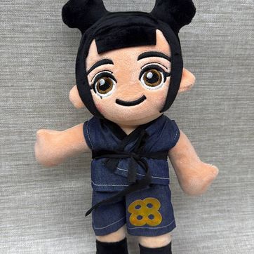 Imagen del producto ZOEY (GUERRERA K-POP) 35 CM