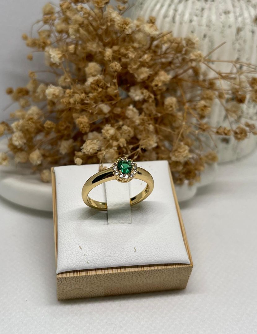 Anillo pierda redonda verde cristal