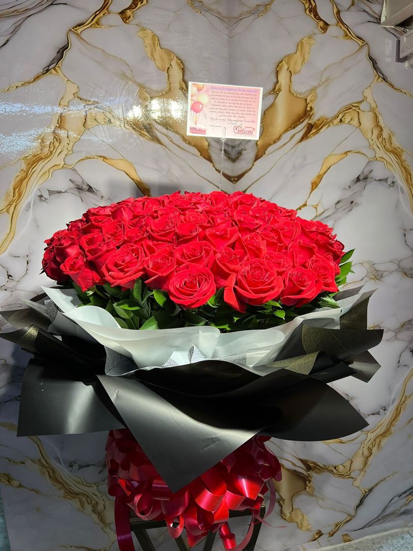 BOUQUET DE 100 ROSAS BUCHON