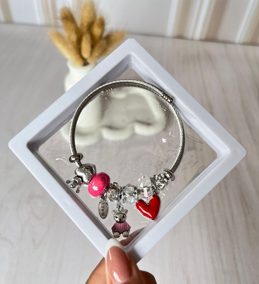 Pulsera tipo Pandora en caja 