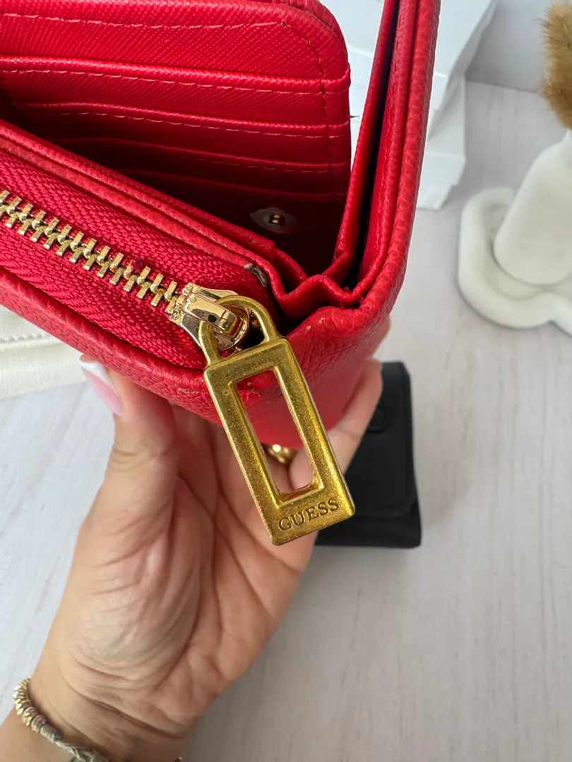 Billetera 1.1 guess 