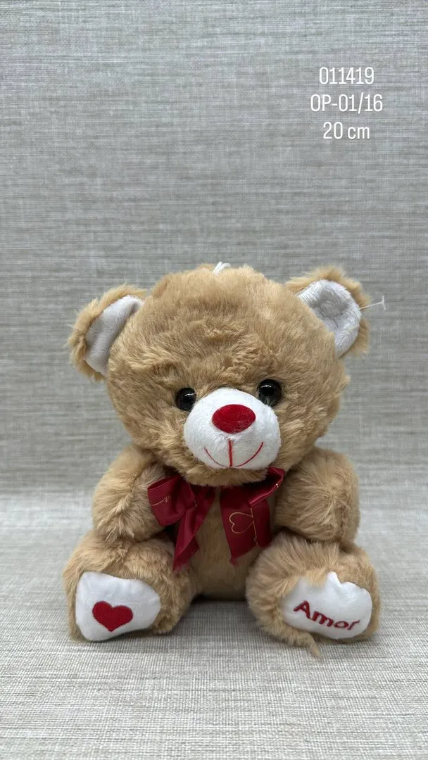 Oso cafe claro con cinta roja de 20 cm 