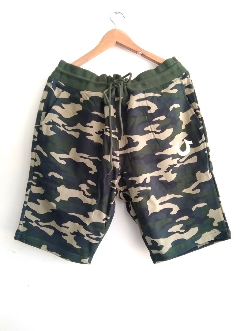 TRUE RELIGION "BERMUDA CAMO" (TALLA XL)