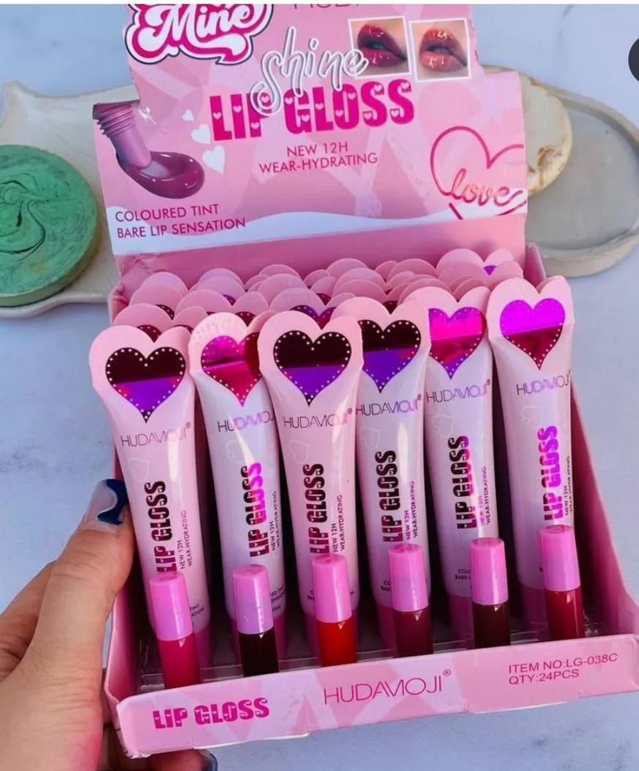 100- LIP GLOSS LOVE ME 