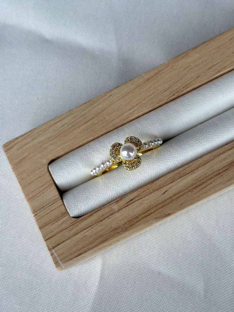 Anillo flor perla 