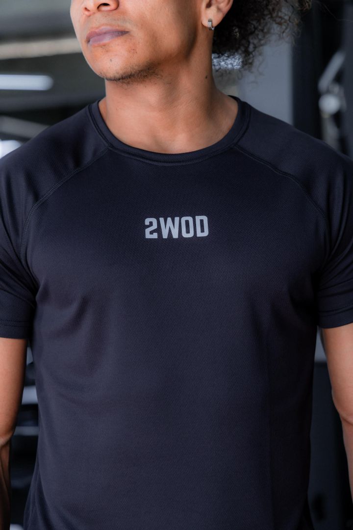 CAMISETA SLIM FIT NEGRA