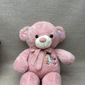 Imagen del producto OSO PATAS LARGAS CON BORDADO DE UNICORNIO 70 CM