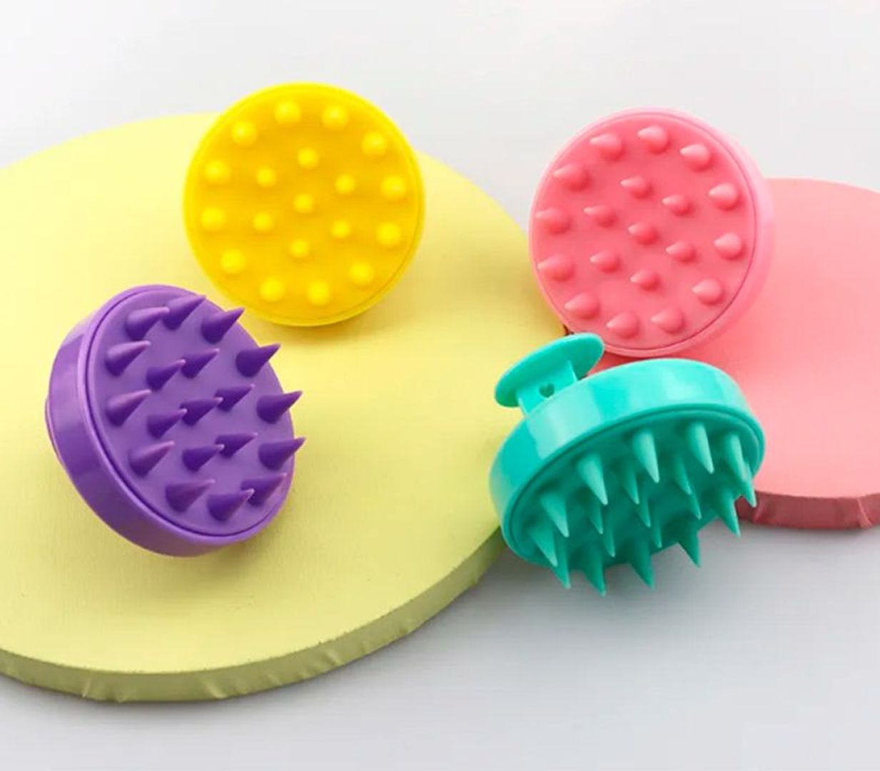 Cepillo Masajeador y Exfoliante Capilar