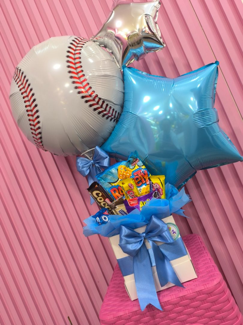 BOUQUET DE GLOBLOS BEISBOL + DULCES