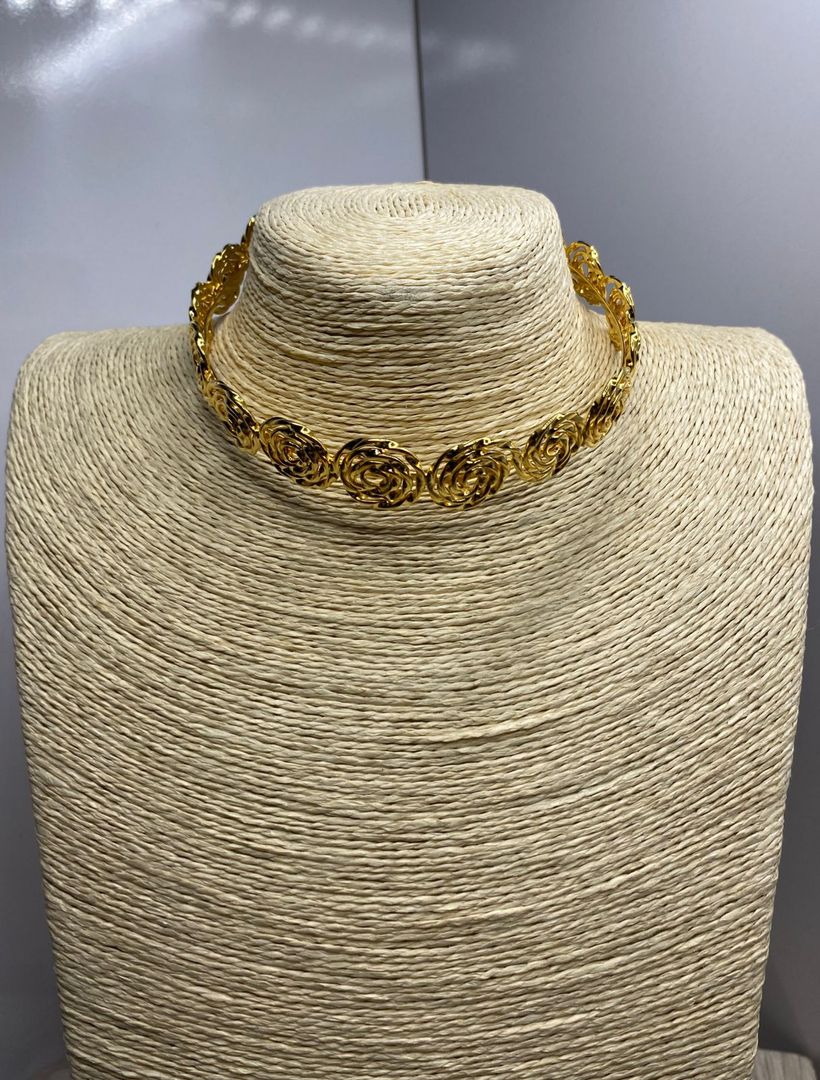 Gargantilla de bronce con bañito de oro 