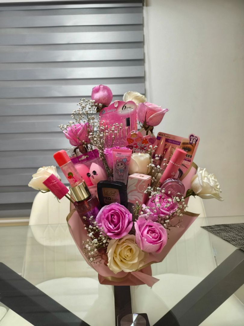ROSAS CON MAQUILLAJE