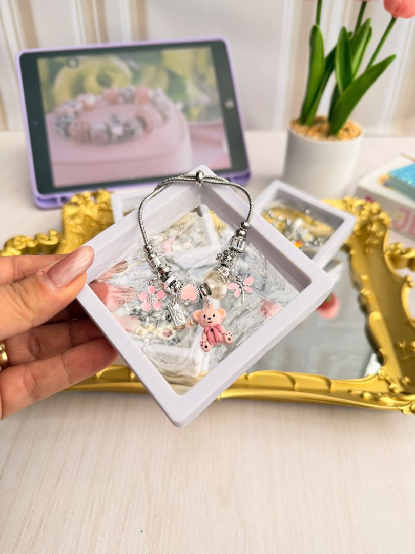 Pulsera tipo Pandora en caja 