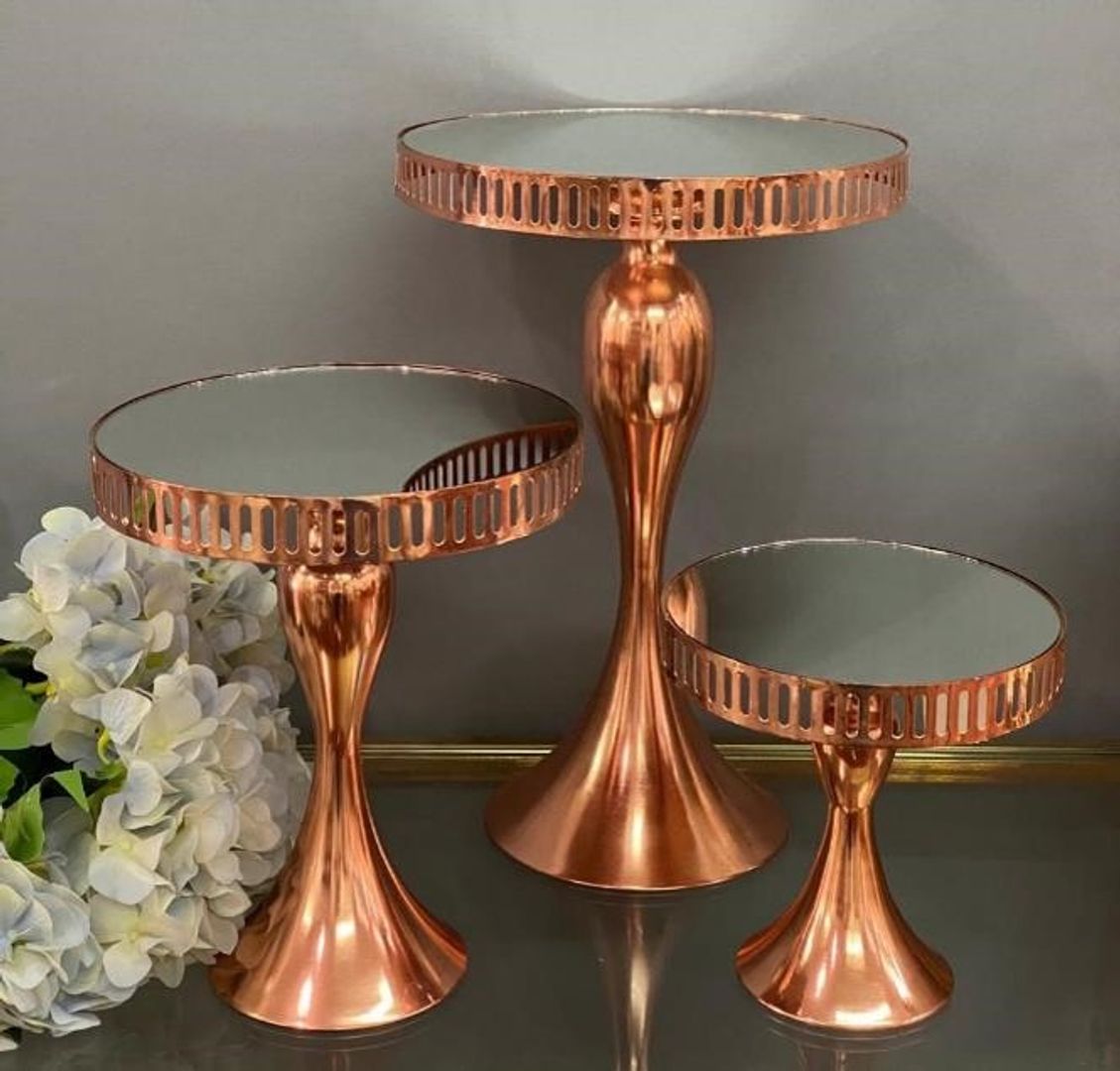 Set de tres bases en metal color rose gold con espejo