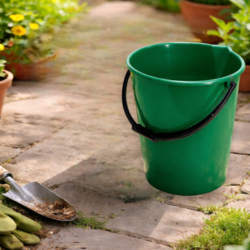 Imagen del producto BALDE 10 LT CON PICO MANIJA PLASTICA-CLP