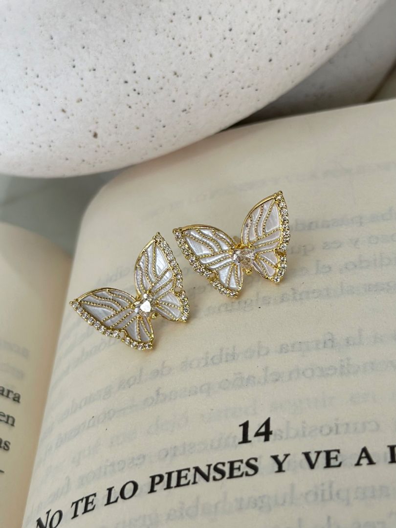 Arete mariposa 