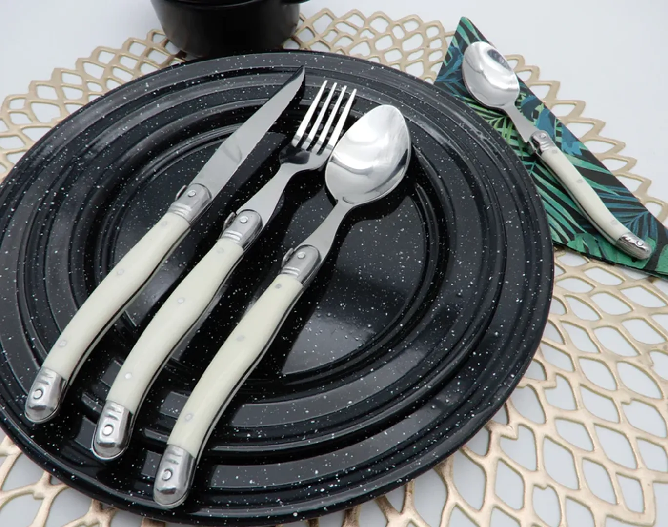 JUEGO DE CUBIERTOS 24 PIEZAS 