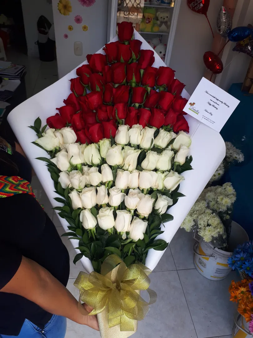  engalanado grande 7 docenas de rosa