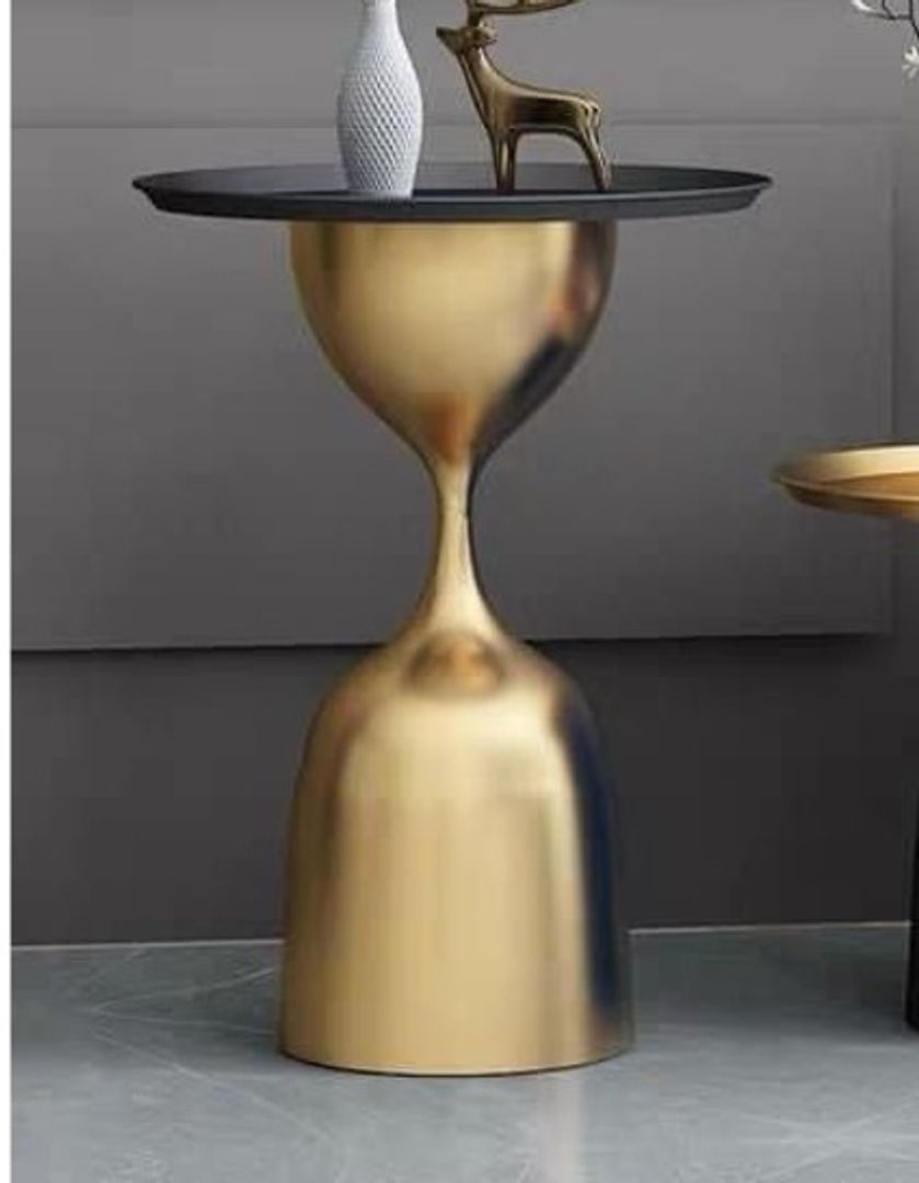 MESA EN METAL DORADO Y NEGRO