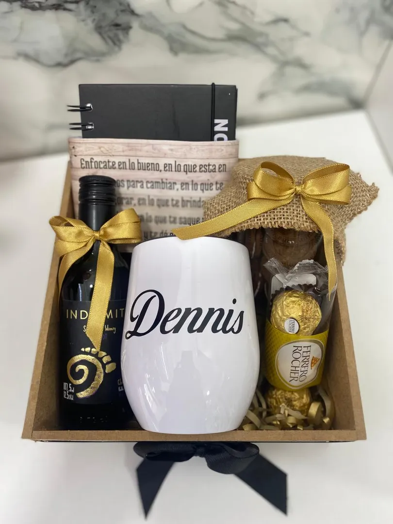 Detalle con agenda y vino 