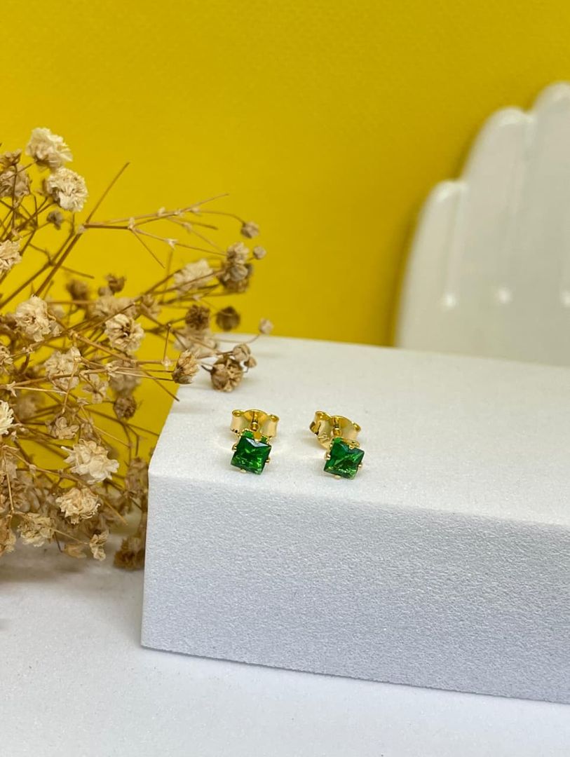 Topos cuadrados circon verde 4mm