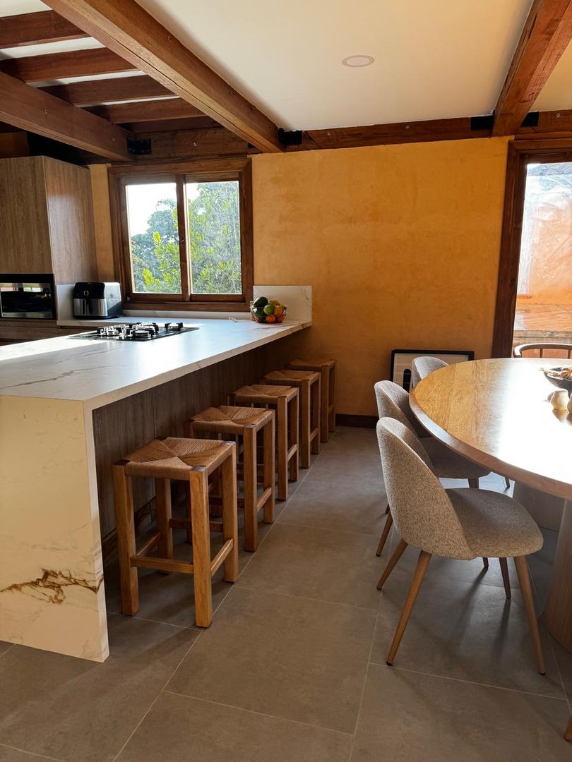 Butaco alto en roble 