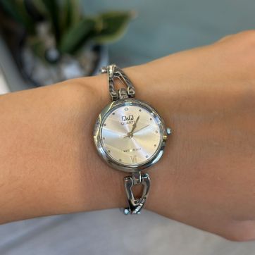 Imagen del producto Reloj Q&Q plateado con blanco 
