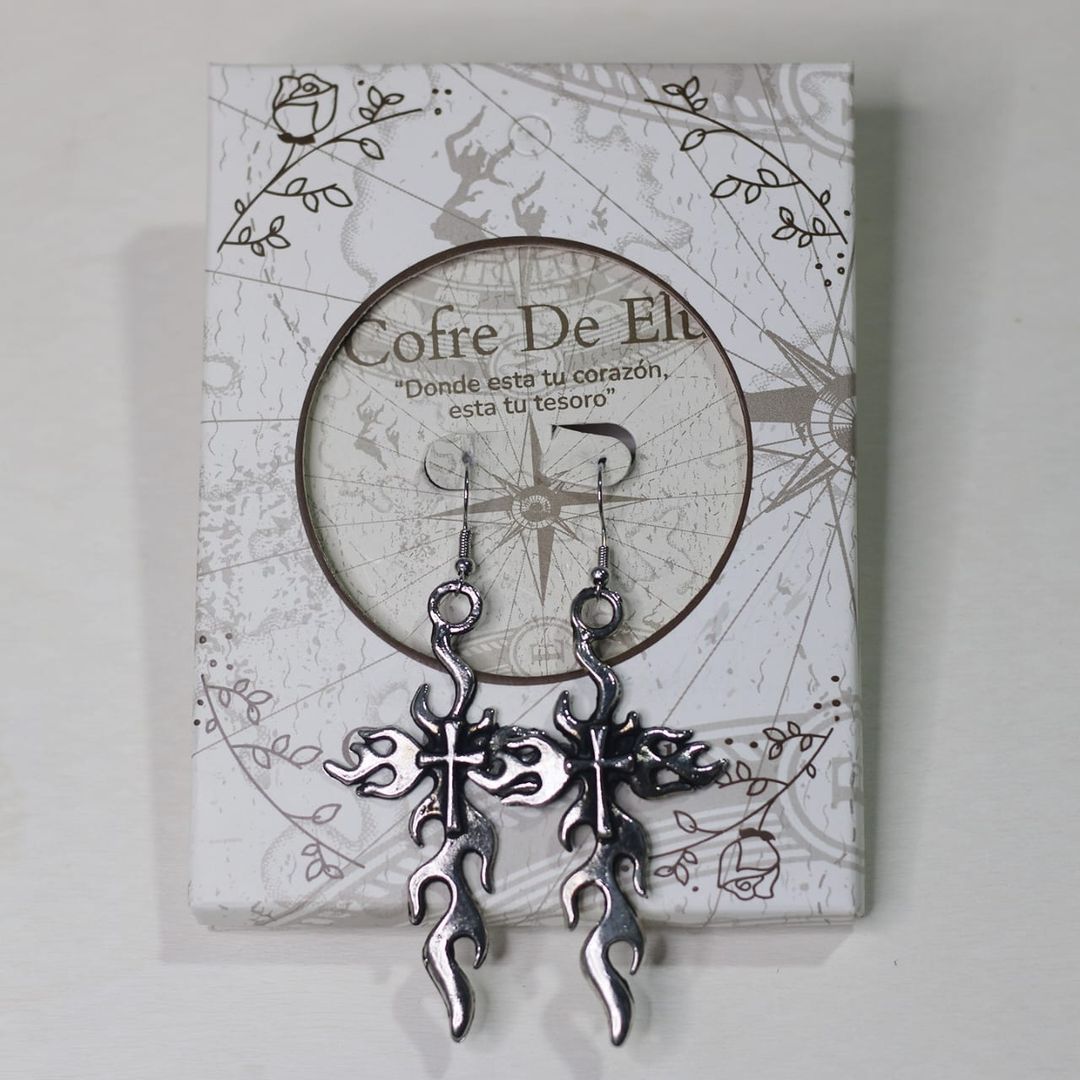 ARETES CRUZ
