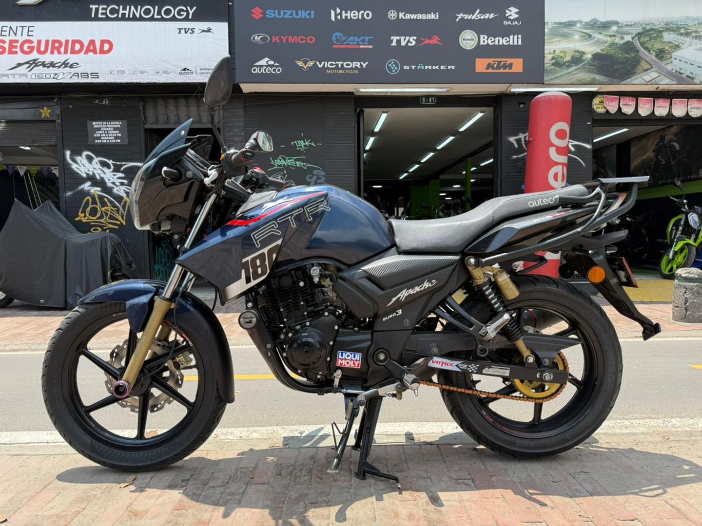 TVS APACHE   RTR  180 2V