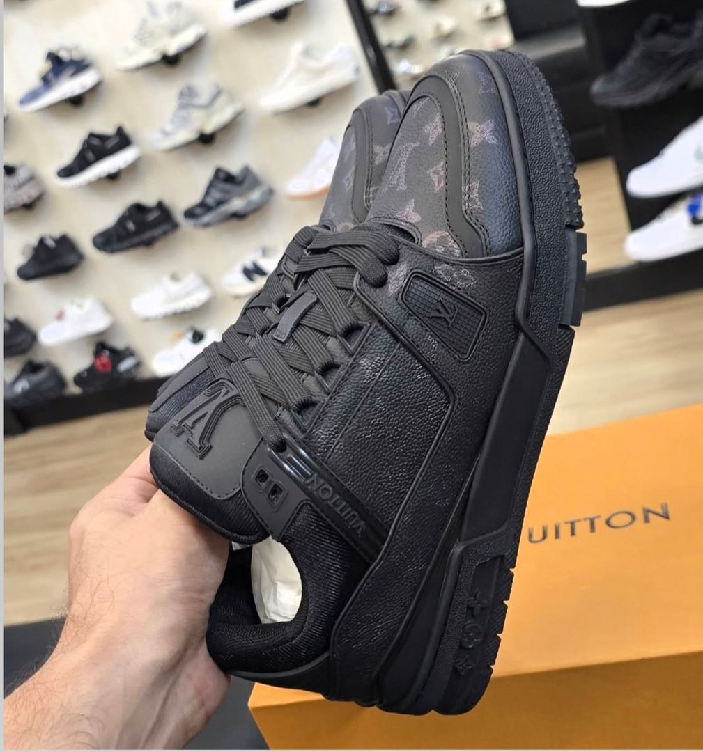 LV trainer black monochrome