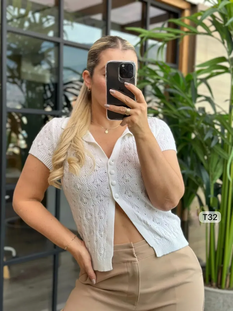 BLUSA HILO CUELLO BOTONES CORTA T32
