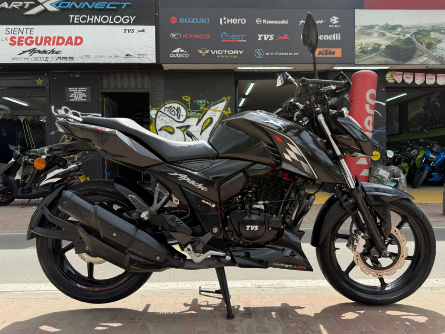 TVS APACHE RTR  160 4V 