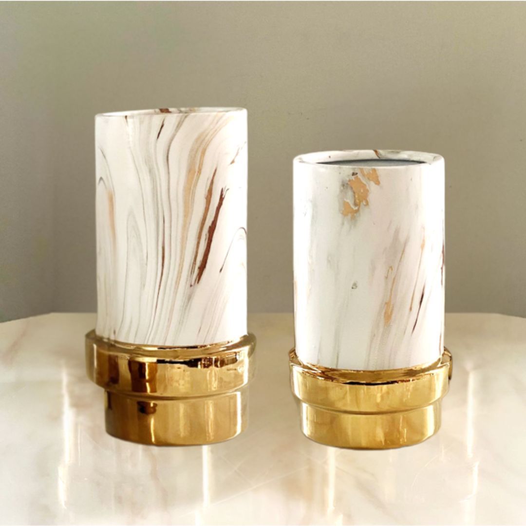 FLORERO DE CERAMICA BLANCO CON DORADO