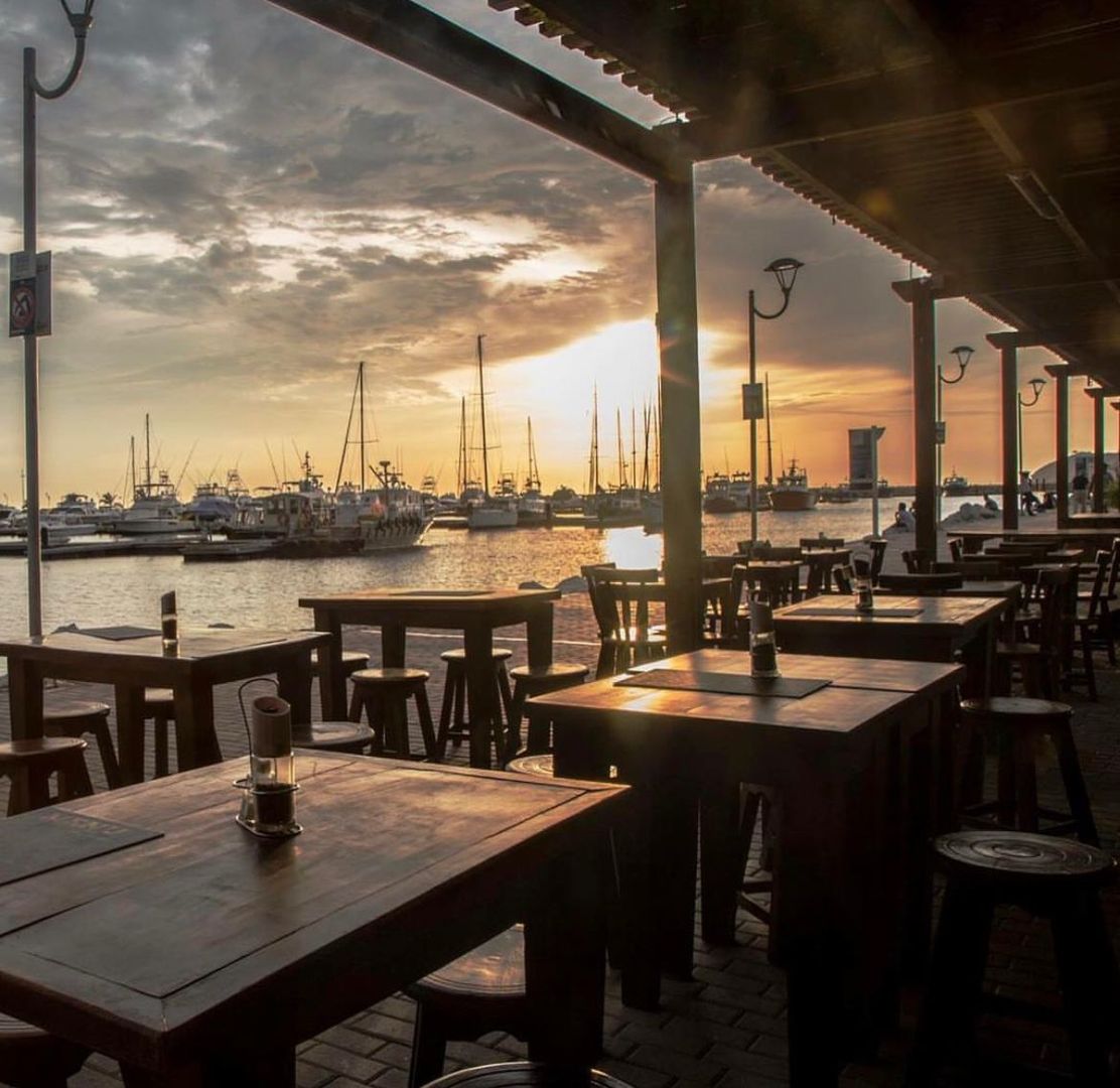 13 Reses Steak house