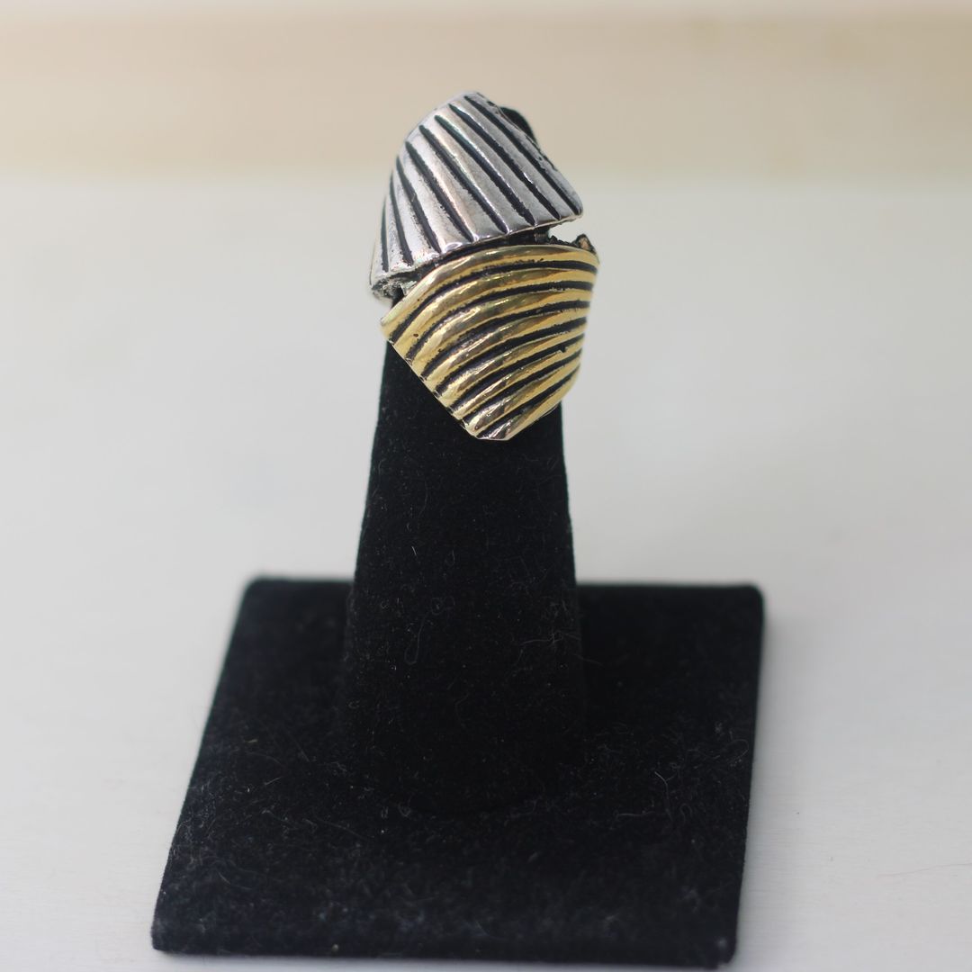 ANILLO ORIPLATA TRIANGULAR