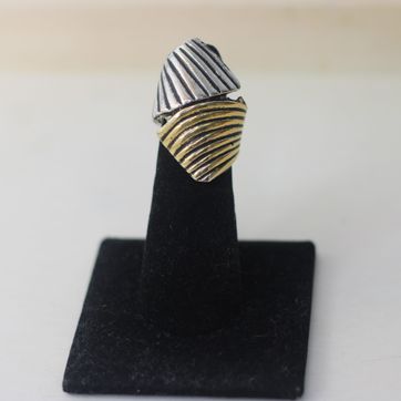 Imagen del producto ANILLO ORIPLATA TRIANGULAR