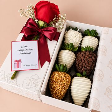 Imagen del producto CAJA X 6 FRESAS + ROSA