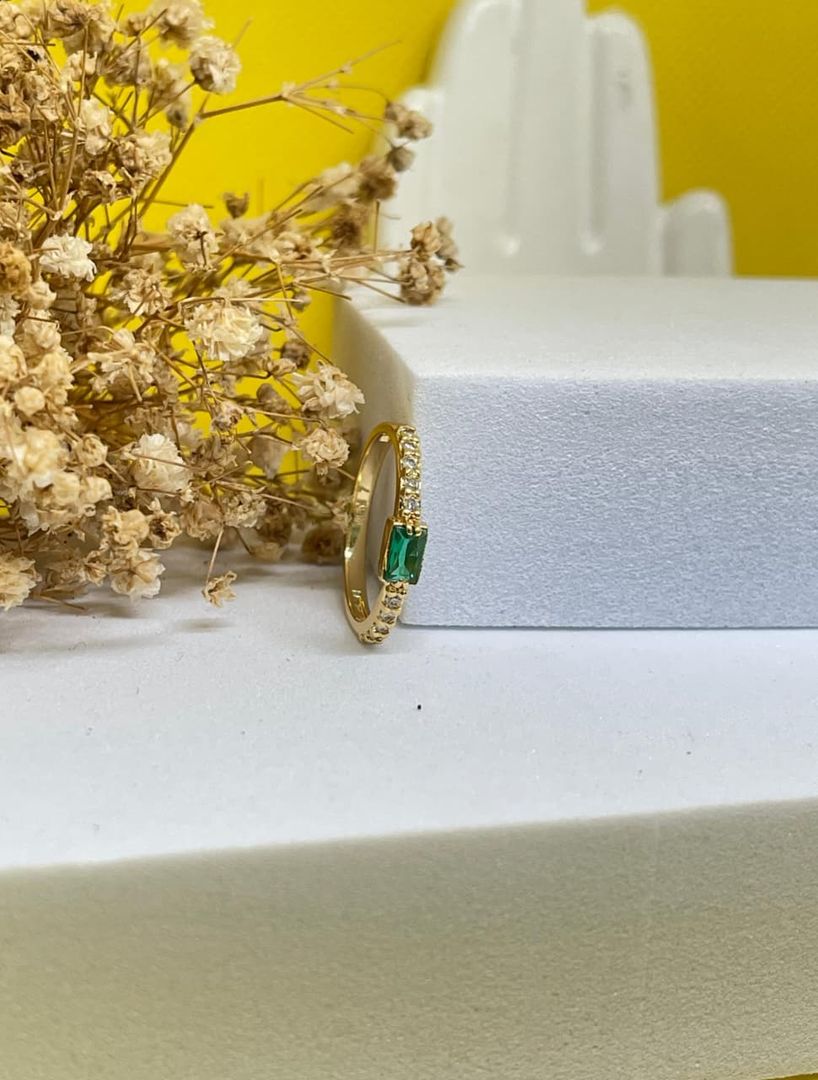 Anillo circonias piedra verde rectangular