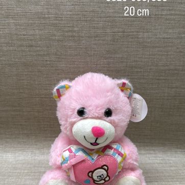 Imagen del producto OSITO CORAZON ROSADO PASTEL CON ACCESORIOS 20 CM