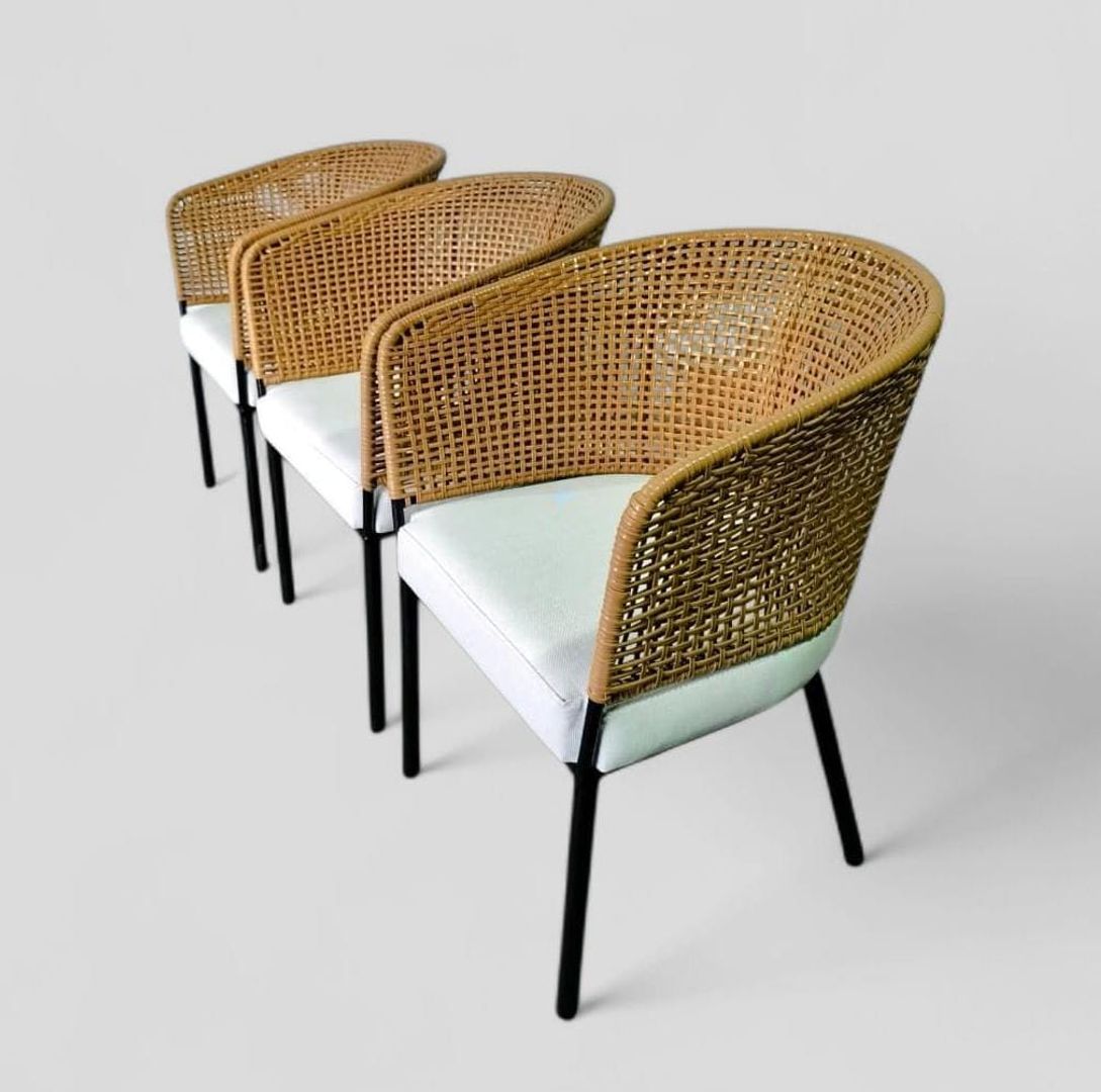 SILLA DE COMEDOR CÚBICA 