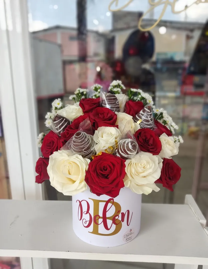 Box de rosas con frutillas 