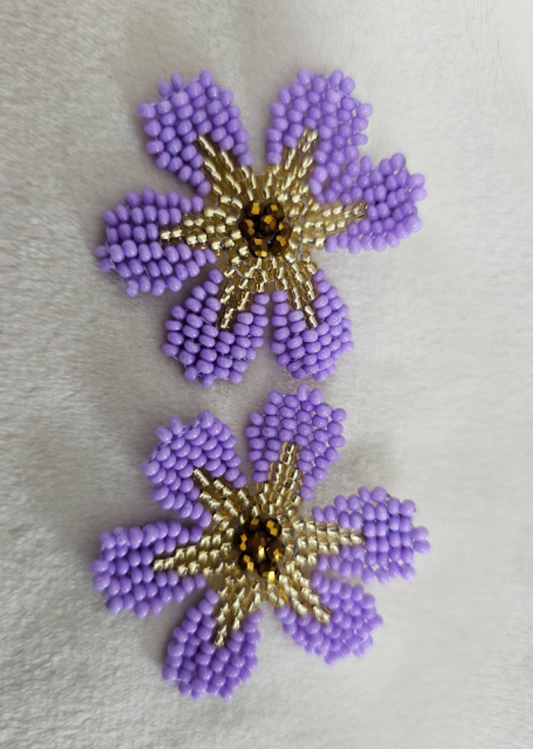 Arete Flor 6 Pétalos Mostacilla 