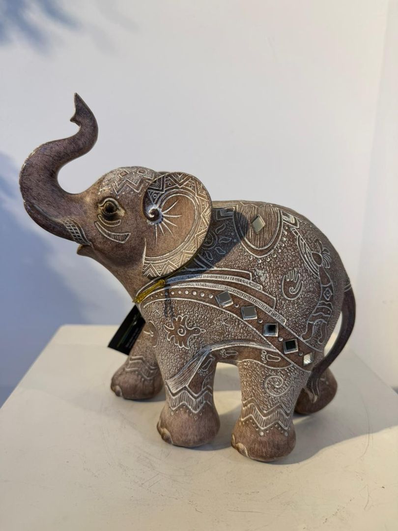 ELEFANTE TALLADO DE POLIRECINA
