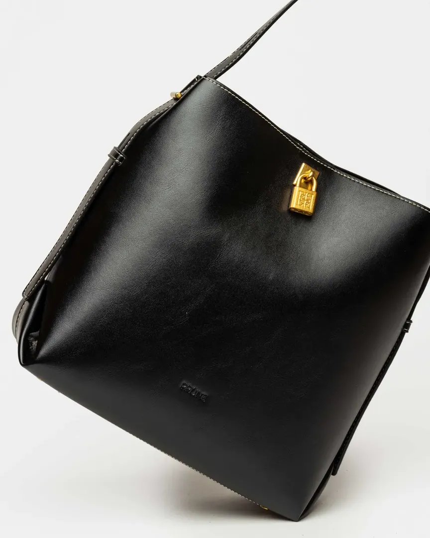CARTERA AL HOMBRO THE LOCK NEGRO