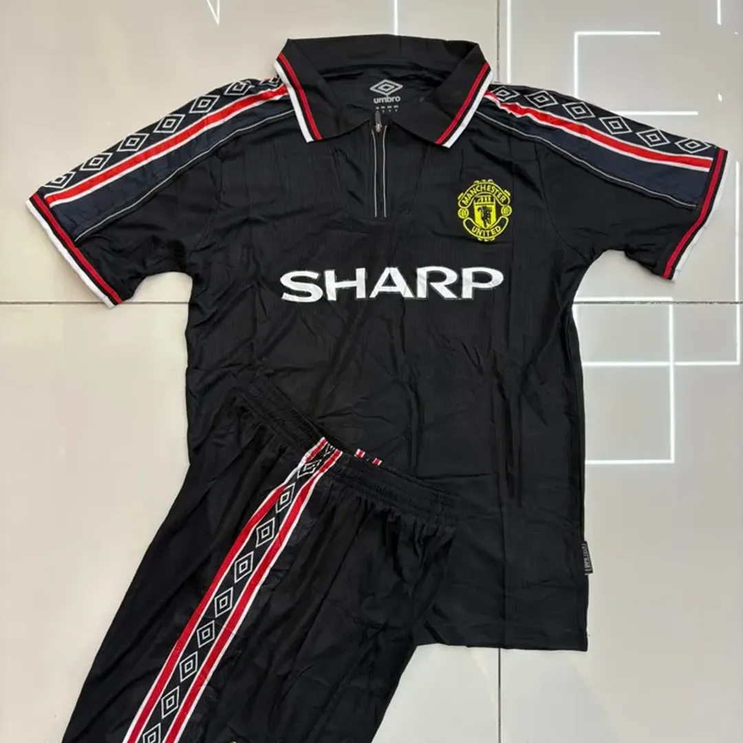 RETRO MANCHESTER UNITED