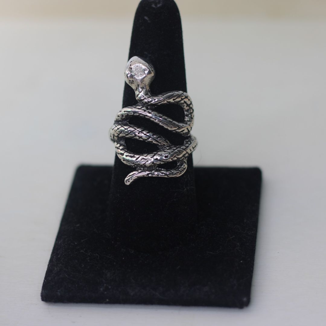 ANILLO CULEBRA NUDOS
