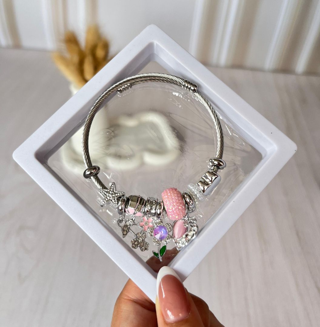 Pulsera tipo Pandora en caja 