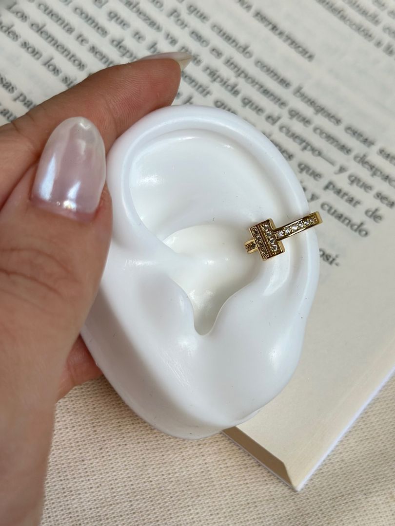 Earcuff cuadro circonias 