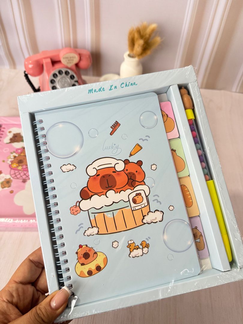 Kit cuaderno y lapicero capibara