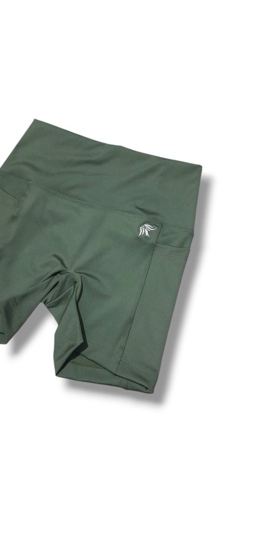Short Hybrid ajustado con bolsillos laterales y sin costura delantera tiro alto Lycra